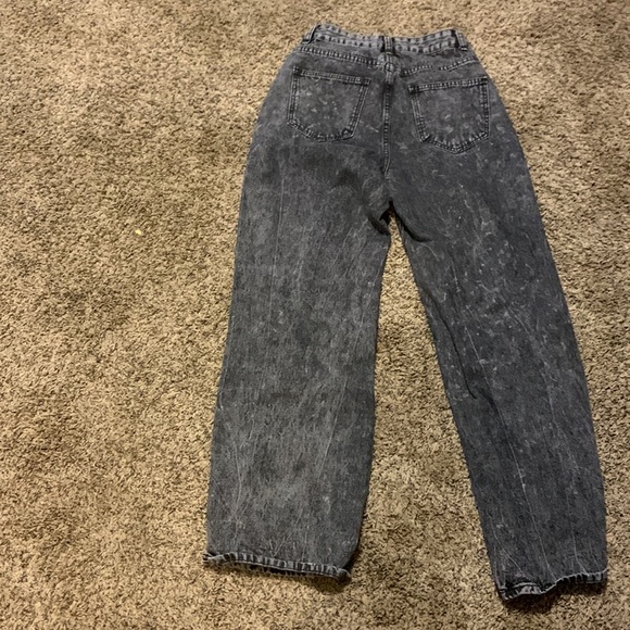 The size is a medium, the color is gray washed with ripped straight leg jeans. - Picture 2 of 2